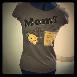 Lemon “Mom” graphic tee